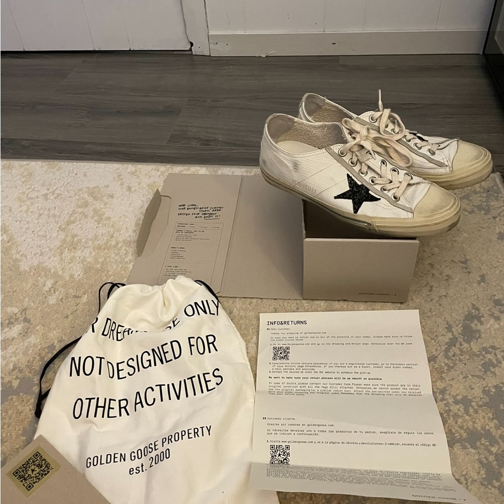 Golden Goose White Sneakers with Black Star - Picture 3 of 7